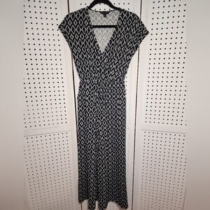 Banana Republic Jumpsuit XS Black White Short Sleeves Pockets V-Neck